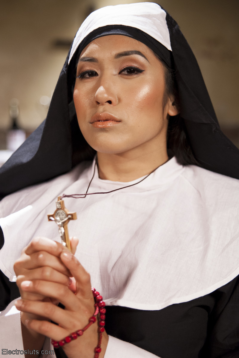 Kinky Asian nun Mia Li and horny Sophia Locke undress and pose in lingerie