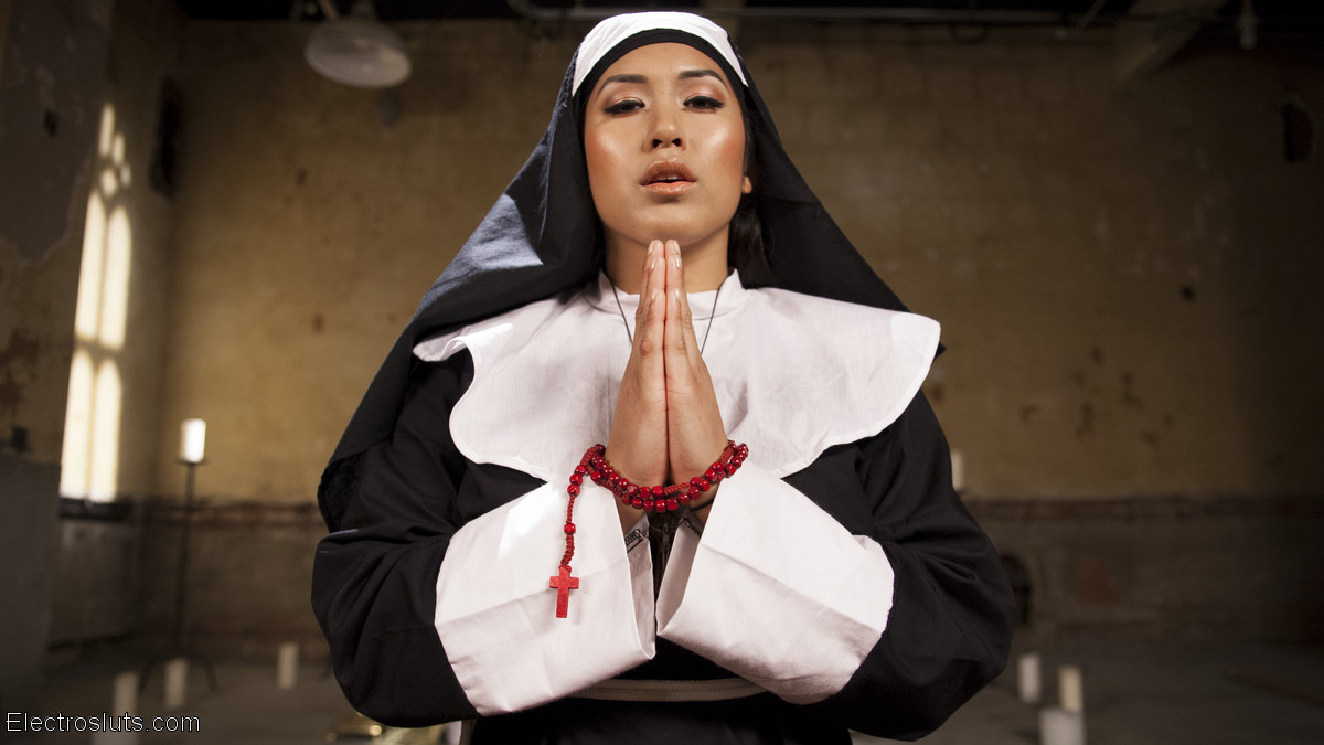 Kinky Asian nun Mia Li and horny Sophia Locke undress and pose in lingerie