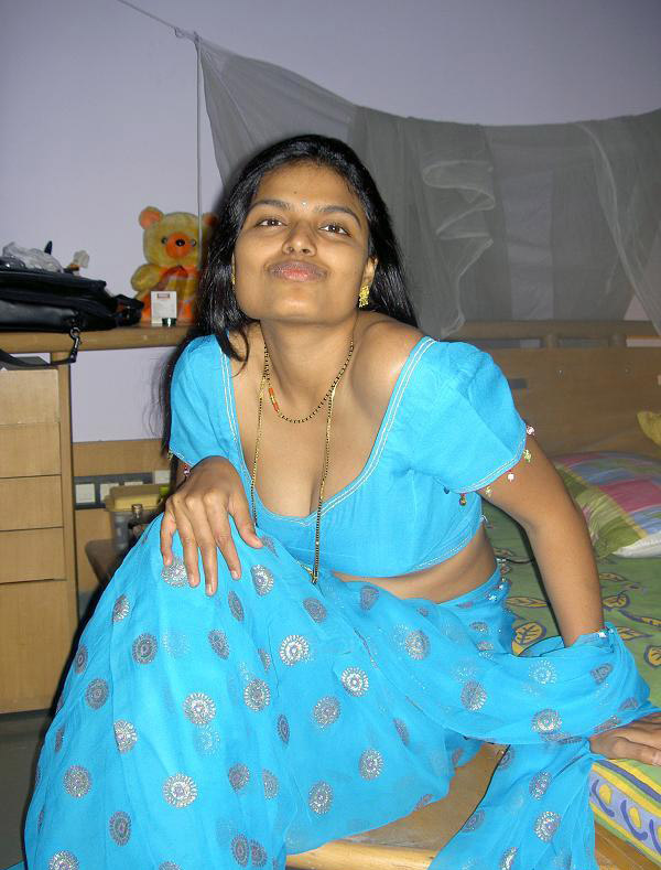 Desi housewife Aprita lets her brassiere slip while posing non nude