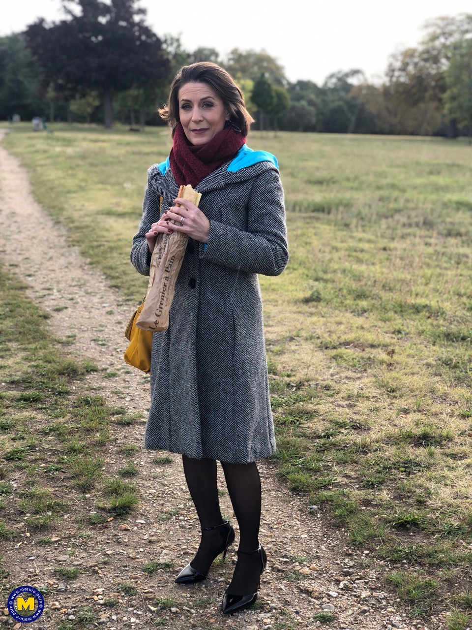 French mom Anya flashes her legs in stockings while eating a sandwich outside