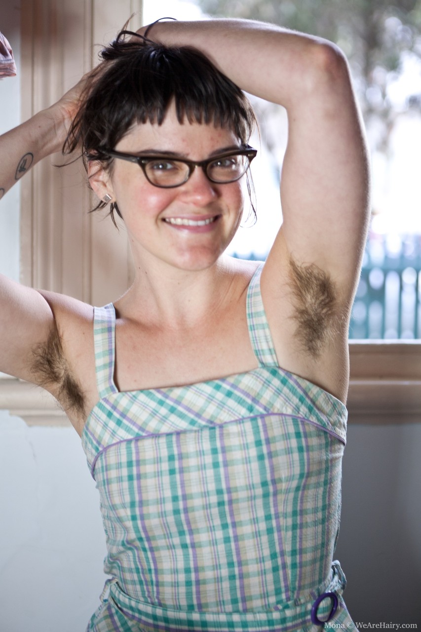 Amateur nerd Mona reveals unshaved armpits before rubbing her hairy clit