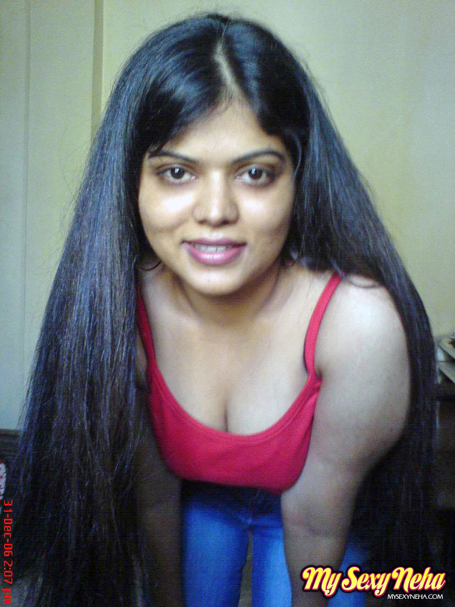 Indian chick Neha uncovers her natural tits during solo action