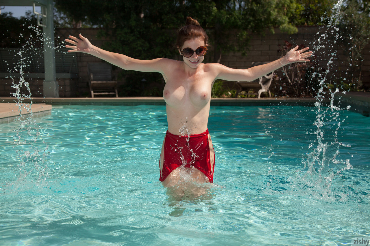 Amateur teen Essie Halladay exposing her big round tits in the swimming pool