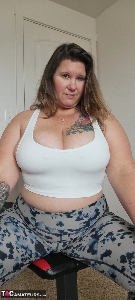 Obese amateur Busty Kris Ann gets naked while working out at home